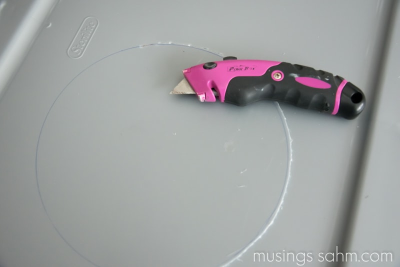 DIY Mess Free Cat Litter Box - Simple (anyone can do it), really cheap, and best of all IT WORKS!