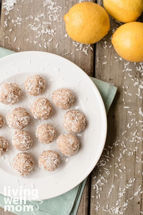 Healthy Paleo Snack - coconut energy balls