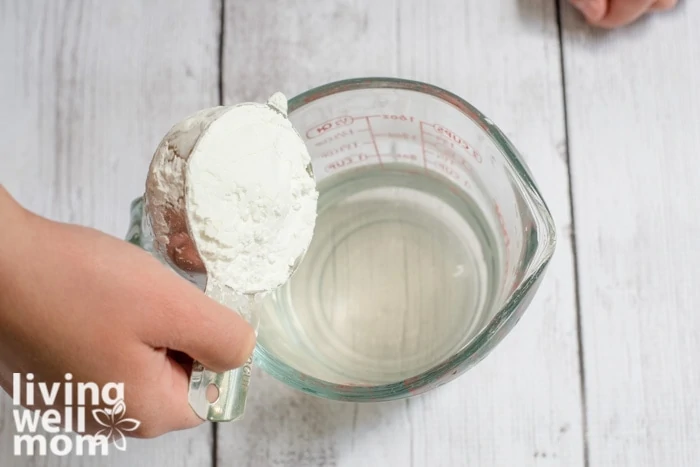 adding corn starch to water to make diy chalk