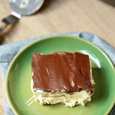 This easy no-bake dessert consists of graham crackers, creamy pudding and whipped topping and chocolate frosting. Chocolate Eclair Cake is a favorite summer recipe and only takes about 10 minutes to put together.