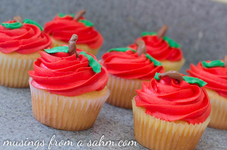 gone fishing cupcakes, best easy Father's Day fishing surprise inside cake