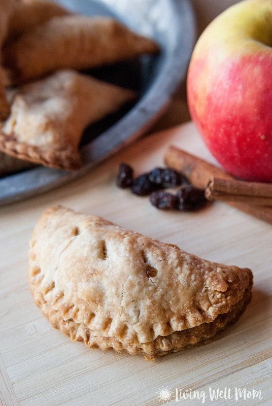 With mouth-watering spices, these Mini Apple Pies are a great way to enjoy apple pie on-the-go. Simple to make, they’re perfect for taking to work, school, etc.
