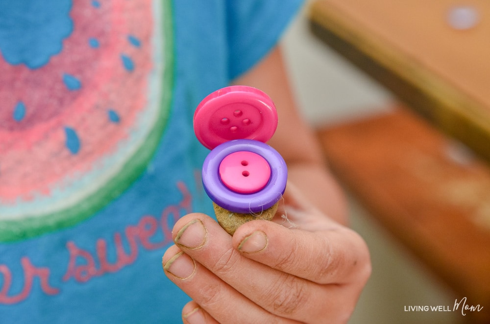 A small fairy chair made from 3 buttons.