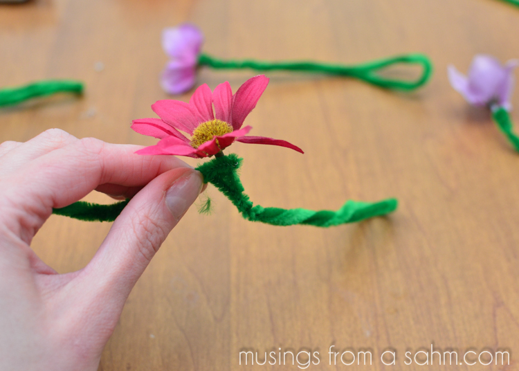 Flower Necklace Craft for Kids