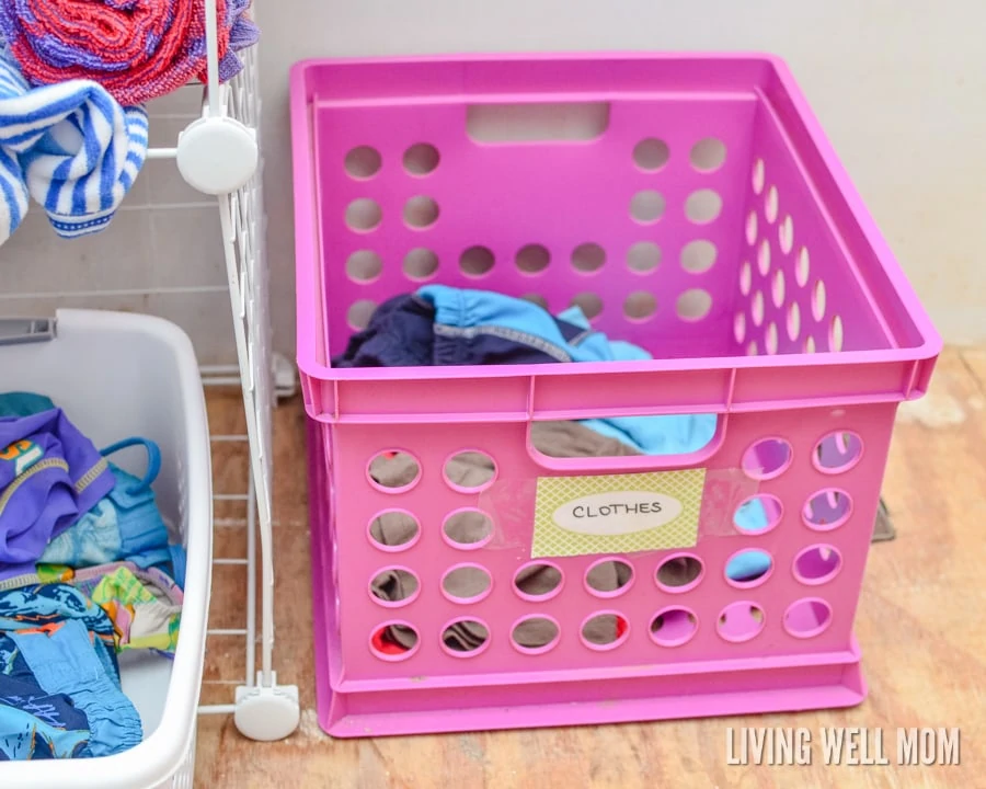 Say good-bye to piles of wet towels and swimsuits this year with this simple DIY swim gear organizer for kids! This handy easy-to-make organizer makes it easy to keep everything in one place, from sunscreen and swim diapers to beach towels and swimsuits. Get the how-to here: