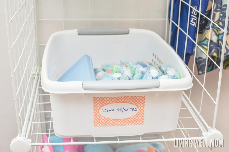 Say good-bye to piles of wet towels and swimsuits this year with this simple DIY swim gear organizer for kids! This handy easy-to-make organizer makes it easy to keep everything in one place, from sunscreen and swim diapers to beach towels and swimsuits. Get the how-to here: