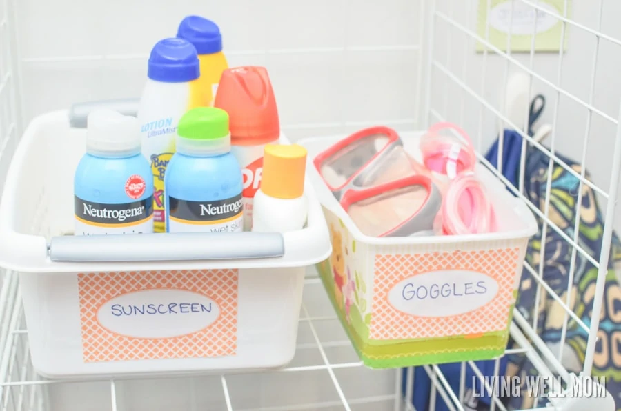 Say good-bye to piles of wet towels and swimsuits this year with this simple DIY swim gear organizer for kids! This handy easy-to-make organizer makes it easy to keep everything in one place, from sunscreen and swim diapers to beach towels and swimsuits. Get the how-to here: