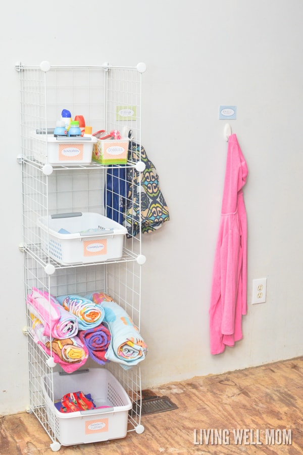Say good-bye to piles of wet towels and swimsuits this year with this simple DIY swim gear organizer for kids! This handy easy-to-make organizer makes it easy to keep everything in one place, from sunscreen and swim diapers to beach towels and swimsuits. Get the how-to here: