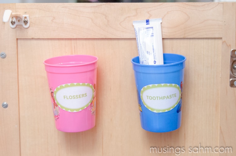 pink and blue DIY toothbrush holder ideas
