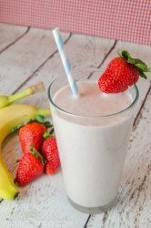 Strawberry Banana Smoothie - Living Well Mom