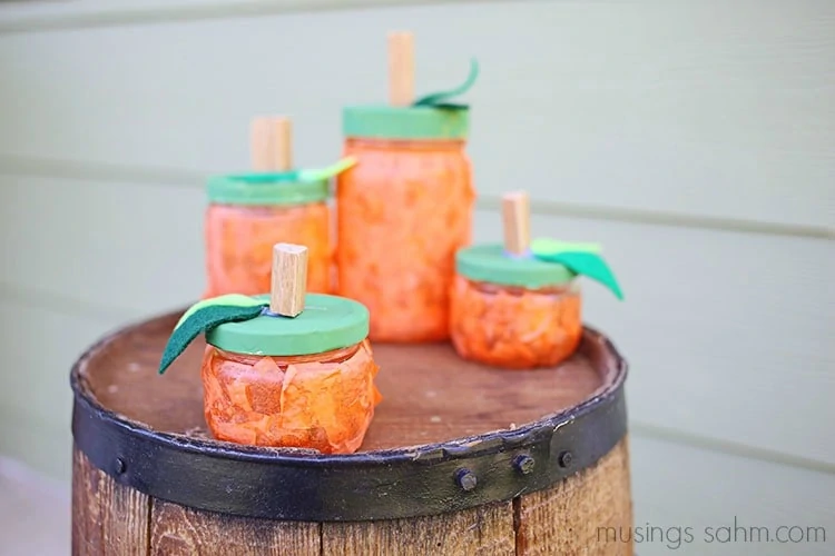 DIY Tissue Paper Pumpkin Jars - a fun, easy fall craft for kids using mason jars #crafts #pumpkins