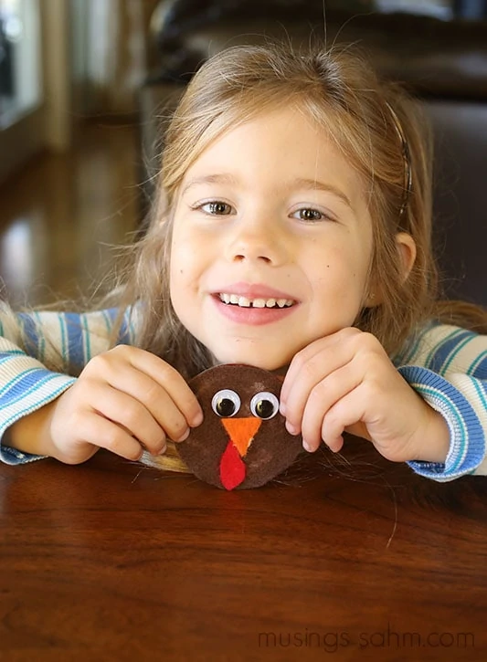 This adorable Canning Jar Lid Turkey Magnet is a fun easy Thanksgiving craft for kids that they'll love putting together and you'll love displaying! They also make great gifts!