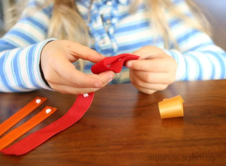 This adorable Canning Jar Lid Turkey Magnet is a fun easy Thanksgiving craft for kids that they'll love putting together and you'll love displaying! They also make great gifts!