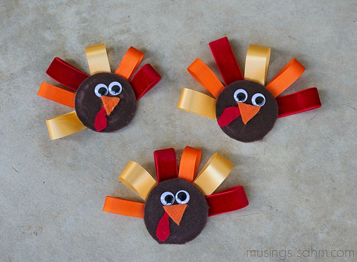 This adorable Canning Jar Lid Turkey Magnet is a fun easy Thanksgiving craft for kids that they'll love putting together and you'll love displaying! They also make great gifts!