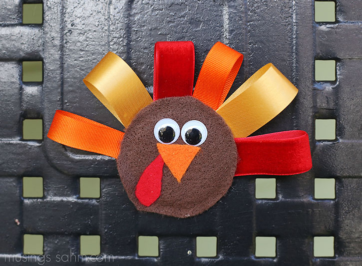 This adorable Canning Jar Lid Turkey Magnet is a fun easy Thanksgiving craft for kids that they'll love putting together and you'll love displaying! They also make great gifts!