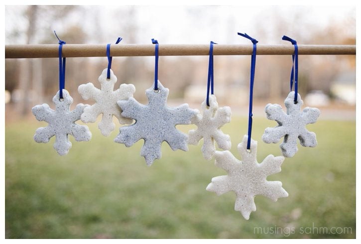 From glitter salt dough snowflakes, friendship bracelets, fingerprint frames, and even fizzy bath bombs, here's inspiration for 25 different homemade gifts kids can make. 