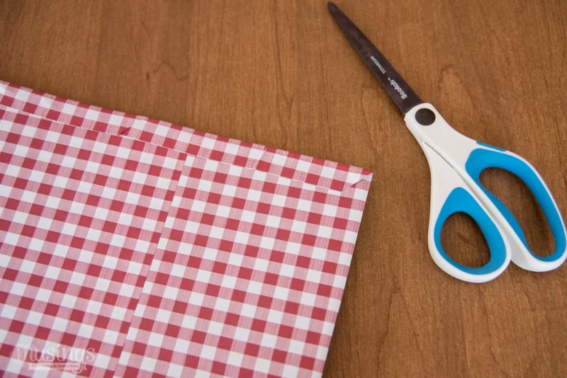 Protect surfaces with this simple DIY protective mat - it's easy to make yourself - in any size or shape you need, plus it's decorated too!