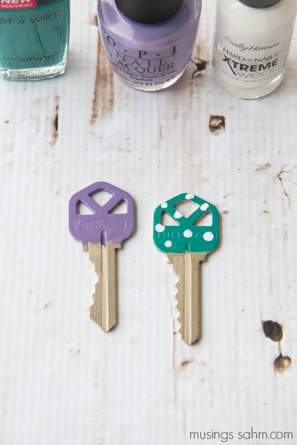 DIY Decorative Keys: Say good-bye to boring, look-alike keys that get mixed up. From drab to fab, here's a simple DIY trick to make decorative keys right at home! 