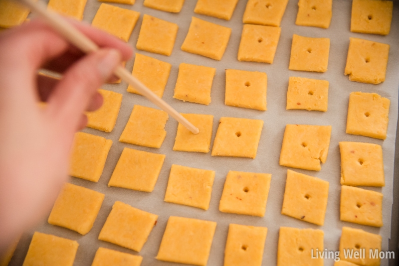 Easy Homemade Cheese Crackers Recipe (Just 6 Simple Ingredients)