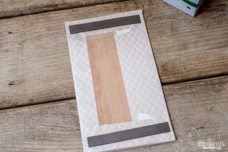 This Magnetic Post-it Notes Holder is a fun, easy-to-make craft that can be personalized with your favorite colors, room decor, style, or occasion. Plus it's a great homemade gift!