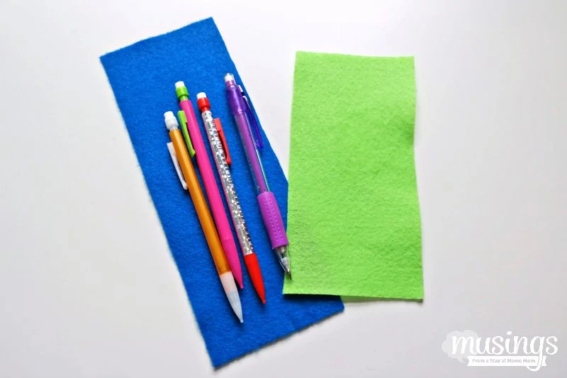 A step by step photo tutorial for how to make a pencil case from felt. This is a perfect beginner sewing project - it's so easy, the kids can do it! Plus they'll love customizing their own pencil case for back to school!