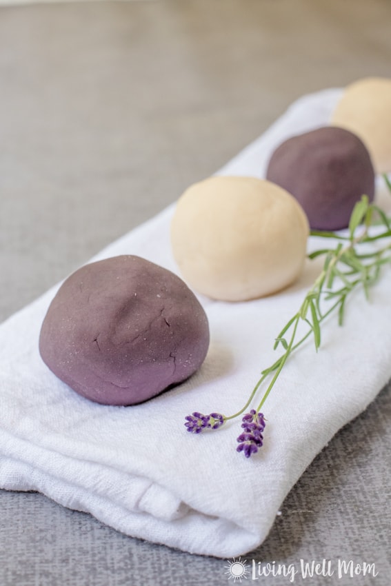 Using essential oils, this Calming Homemade Playdough recipe is both a fun and relaxing activity for kids. Bonus: it takes less than 10 minutes to make!