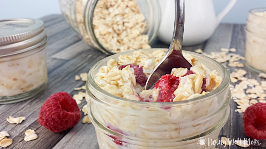 Here’s an easy overnight oats recipe that will make everyone’s day - Raspberry Overnight Oats take less than 5 minutes to prep and you’ll be rewarded with a delicious ready-to-go breakfast the next morning! You can even take this breakfast on-the-go!