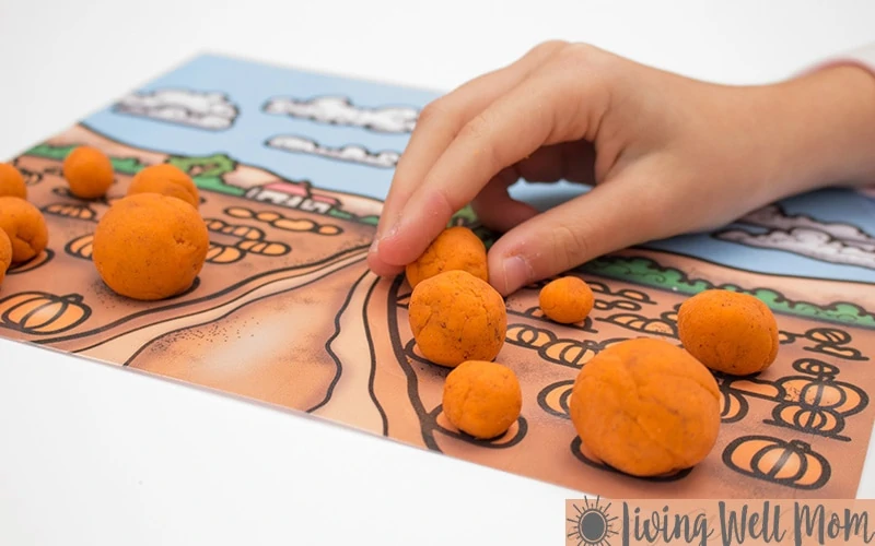 Build a Jack O'Lantern Play- Doh Mat