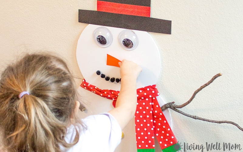 This Pin the Nose on the Snowman activity is perfect for keeping kids occupied on a cold, snowy day or even as a winter birthday party activity. Plus it only takes about 15 minutes to make!