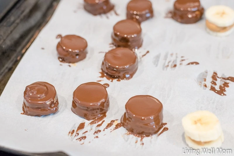 With chocolate, peanut butter, and banana, tasty Chunky Monkey Bites are a hit with kids. They're a perfect less-processed treat for a special treat or even an after-school snack. This recipe is gluten-free too!