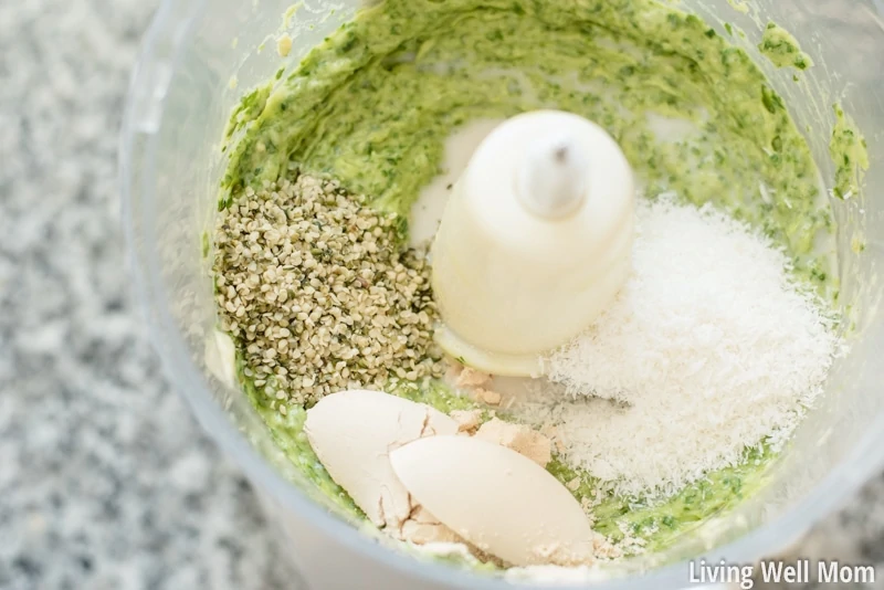 Looking for a healthy lunch idea? This Green Smoothie Bowl takes less than 5 minutes to make and is an almost effortless way to get fruits and vegetables into your diet! And It's so tasty you won't even guess that the only sweetener is a banana! (Paleo, Dairy-Free, Grain-Free, Refined Sugar-Free)