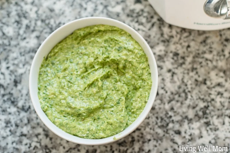 Looking for a healthy lunch idea? This Green Smoothie Bowl takes less than 5 minutes to make and is an almost effortless way to get fruits and vegetables into your diet! And It's so tasty you won't even guess that the only sweetener is a banana! (Paleo, Dairy-Free, Grain-Free, Refined Sugar-Free)