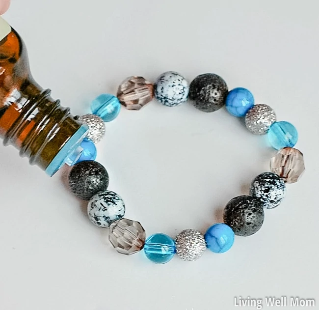 how to make an easy DIY Essential Oil Diffuser Bracelet 