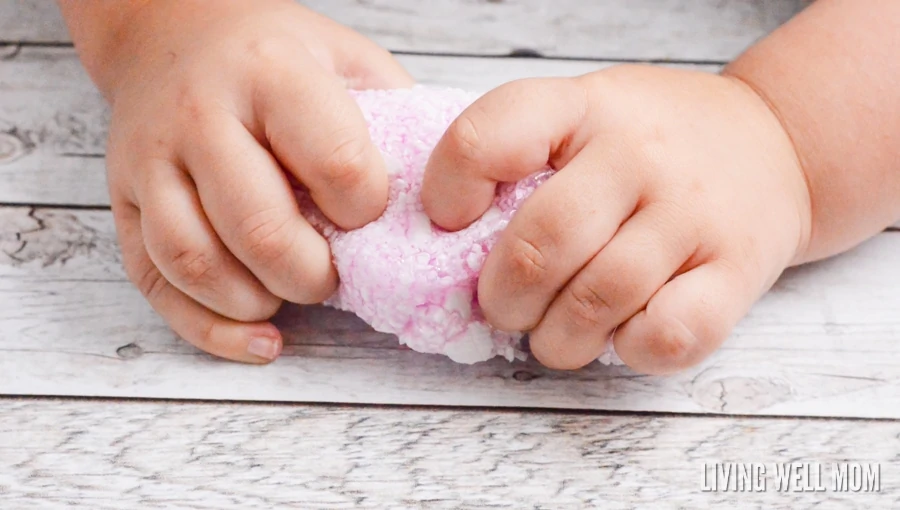 Snow Floam - A DIY Floam Recipe for a fun Sensory Snow Dough!