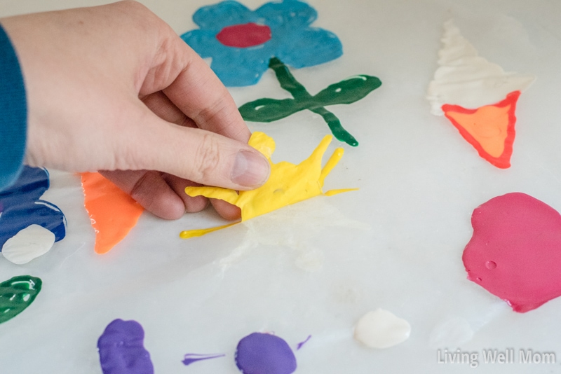 Why buy them when you can make them? This is the easiest way to make DIY Window Clings! Super easy, fun, and creative - kids of all ages will love making their very own window art! Find out how to do it here...