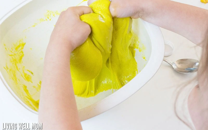 With just a few ingredients (no borax!), this super stretchy Homemade Summer Slime takes less than 5 minutes to make and will keep kids occupied for hours! Get the easy step-by-step photo directions here: