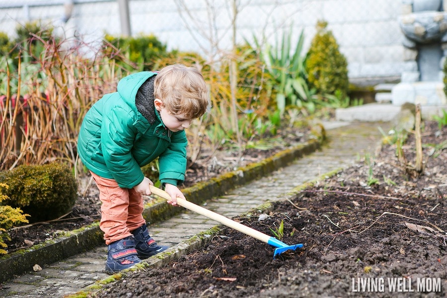 Thinking about getting the kids started with gardening? There’s so many great advantages! Here are 8 creative ways to get kids out in the garden for an enjoyable experience! They’ll love helping mom and get dirty!