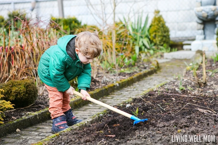 Thinking about getting the kids started with gardening? There’s so many great advantages! Here are 8 creative ways to get kids out in the garden for an enjoyable experience! They’ll love helping mom and get dirty!