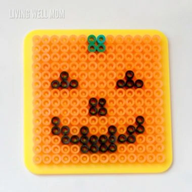 If you love Halloween and melting beads, you won't want to miss these adorable melting bead patterns for a jack-o-lantern and bat! Low mess!