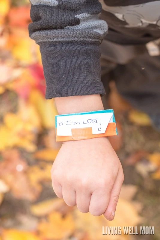 DIY ID Bracelet for Kids - How to make a simple ID bracelet for kids in less than 5 minutes. Perfect for busy places with small kids or as a reminder of allergies, you can include your choice of information.