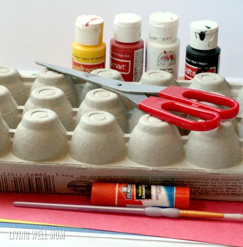 These adorable egg carton turkeys will be the delight of any kid creator. Reuse old egg cartons with this easy Thanksgiving craft!