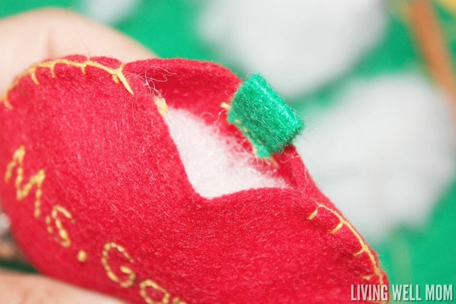 These Felt Apple Ornaments are easy for kids to put together and they have a secret - they're cinnamon-scented! Perfect for a homemade teacher gift, these DIY ornaments are a great craft activity for kids or a first sewing project.