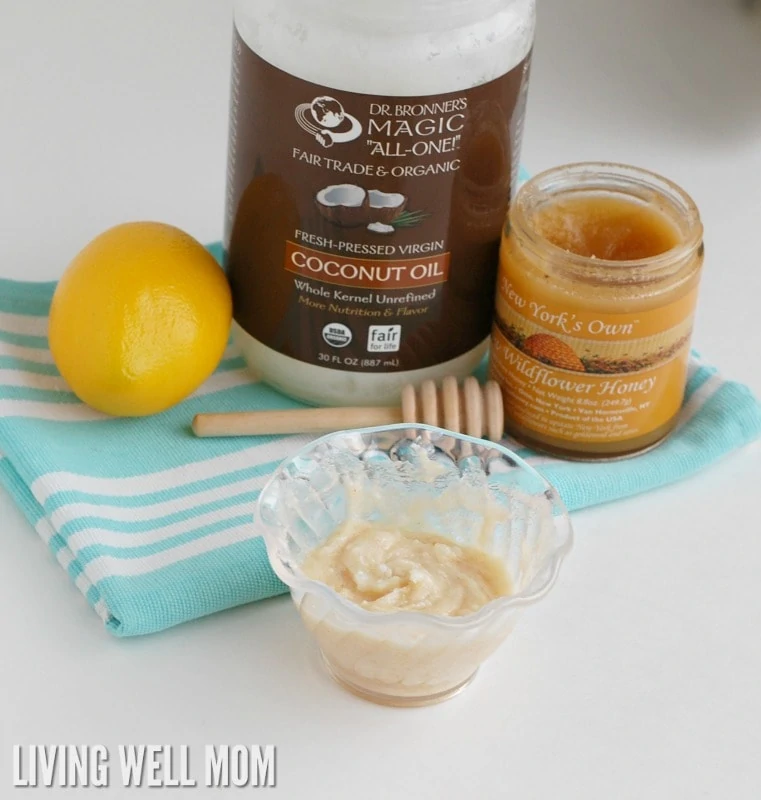 With just 3 simple all-natural ingredients, this DIY face mask will take you just 2 minutes to make and your skin will be moisturized and even glowing!