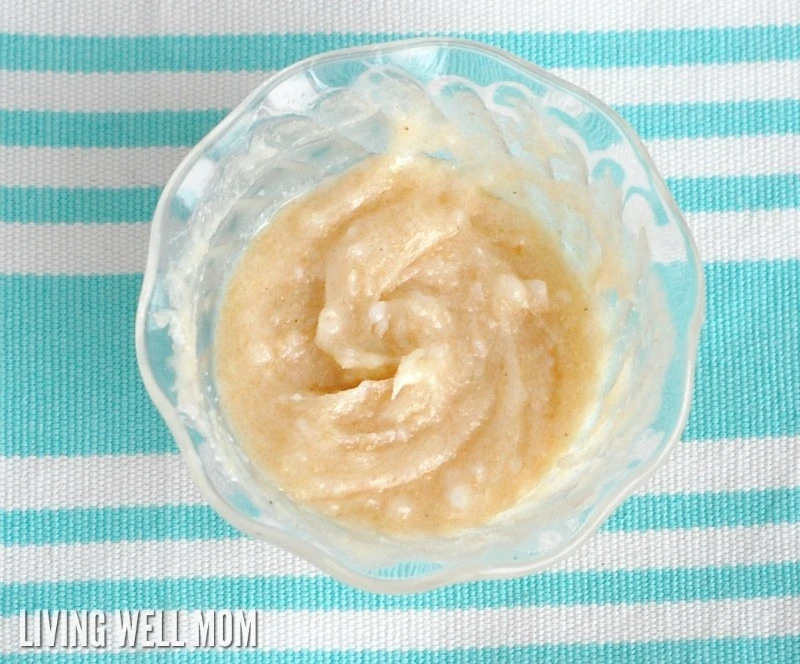 With just 3 simple all-natural ingredients, this DIY face mask will take you just 2 minutes to make and your skin will be moisturized and even glowing!