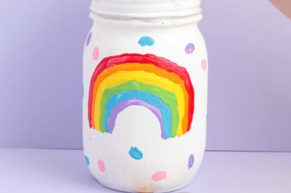Love simple kid-directed DIY projects? You'll love this fun rainbow mason jar piggy bank for girls! Kids will love making their very own bank!