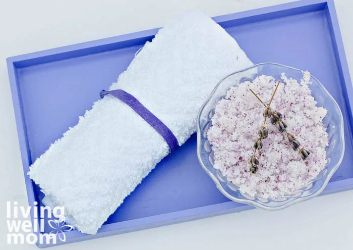 easy lavender scrub in a clear dish