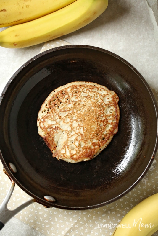 2Ingredient Banana Pancakes (GlutenFree, DairyFree, Paleo)