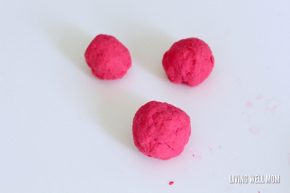 Looking for something a little different from play-doh? Check out this simple recipe for play clay and easy instructions for how to make clay apples. Kids of all ages will enjoy this fun activity!