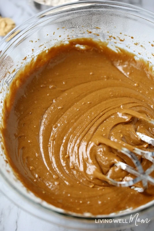 mixing gingerbread muffins batter