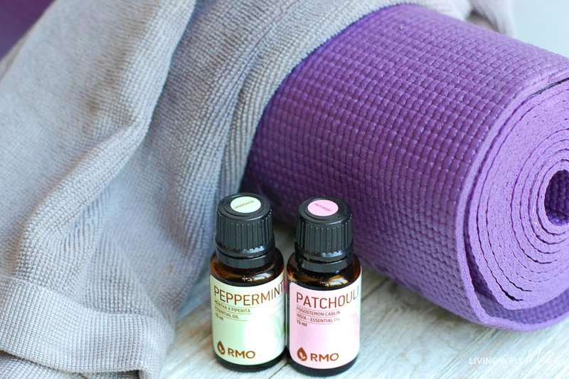 We are obsessed with this DIY yoga mat spray (tip: add your